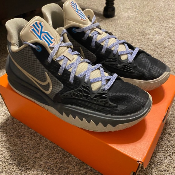 Kyrie Basketball Shoes - Picture 2 of 4